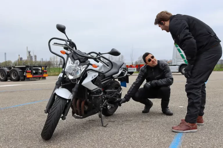 Rijschool Koers motor rijles